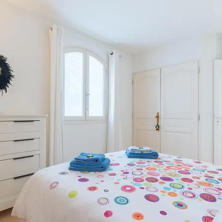 - Chez Dominique *